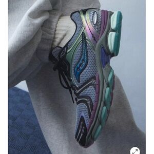 Saucony Progrid Triumph 4 Navy Holographic - New with Box